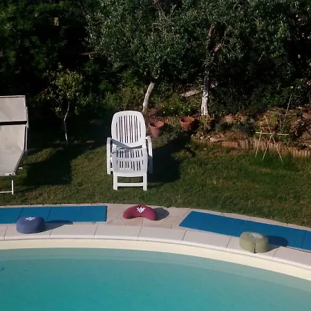 D'hotes Les Oliviers Bed & Breakfast *